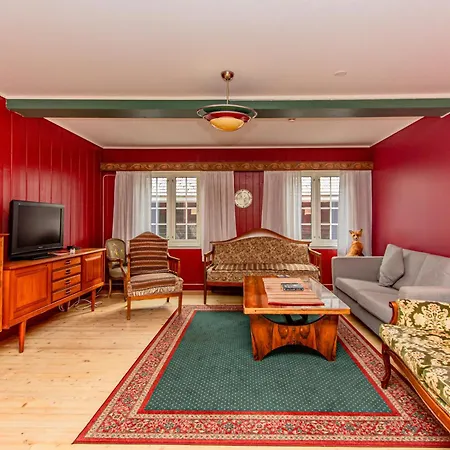 Ullensvang Gjesteheim Hostel Lofthus