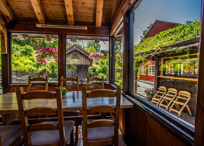 旅馆 优伦斯王赫斯特海姆 *