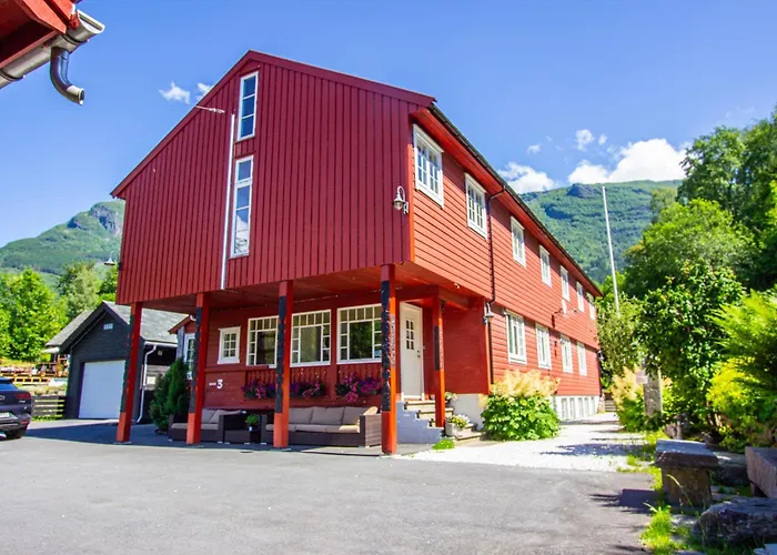 优伦斯王赫斯特海姆 旅馆 *