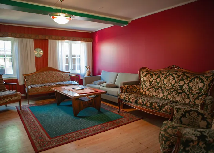 优伦斯王赫斯特海姆 旅馆 *