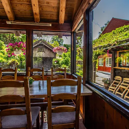 Hostel Ullensvang Gjesteheim *