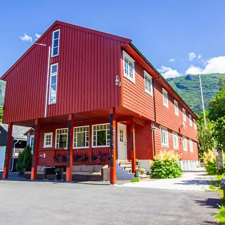 ウレンスヴァン ホステル *