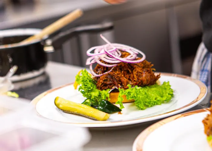 Ullensvang Gjesteheim *